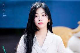 Jiu as Esme Cullen - Has the Gift of LoveShe is the mother, the matriarch, the one that is sought after when one needs a hug, the one who loves unconditionally and irrevocably.