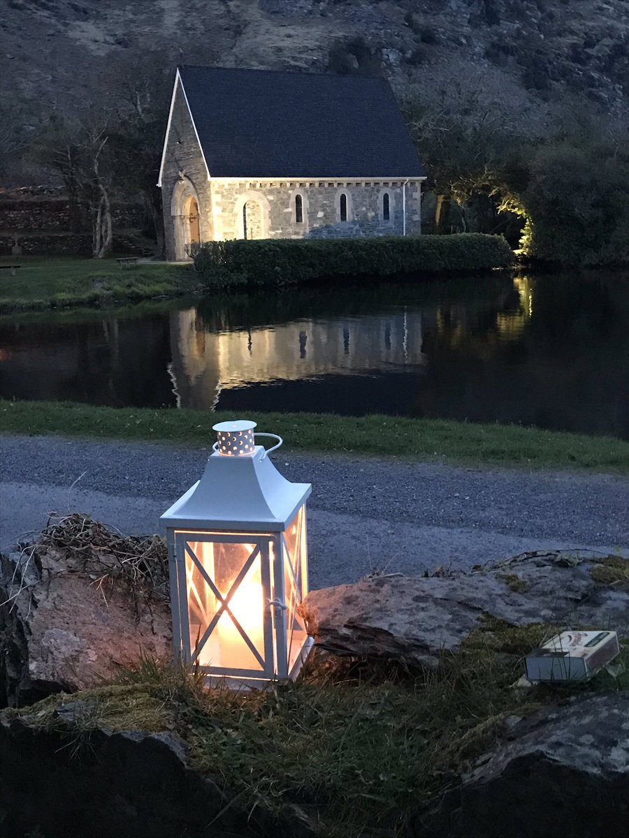 Gougane Barra anocht. Táimíd ag smaoineamh oraibh go léir. #ShineYourLight #LonraighdoSholas #COVID19