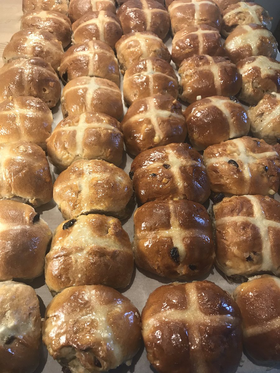 MirandaSlade's tweet photo. It’s been a busy bank holiday (thank goodness) because my lovely, talented, tastier half @ViveCrepe has baked buns for most of South East London. Launching #NewCrossBuns - Get ‘em while they’re hot! https://t.co/0BlOrMjJsx
