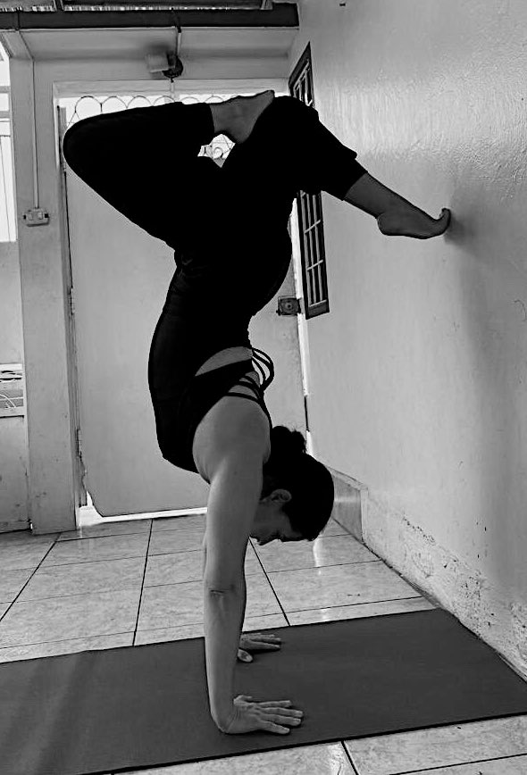 marinad_a's tweet photo. @lavivivera @FalquezBelen @paolagm86 @PamelaMedinaC Sube una foto a blanco y negro y hazle saber a tus mujeres favoritas que son maravillosas. #ByNWomanChallenge gracias @lavivivera 
Nomino a: @LindAguilarA @MariaAndreaDelR https://t.co/S5SPLmet2U