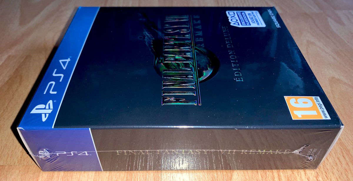 Final Fantasy VII Remake (PS4, 2020) Bon, je triche un peu avec cette réception du jour de l’édition Deluxe de  #FF7R   mais c’était le bon thread pour un petit unboxing, non ?À noter la jaquette réversible, très sympa pour le mettre à côté de la version simple gardée neuve :)