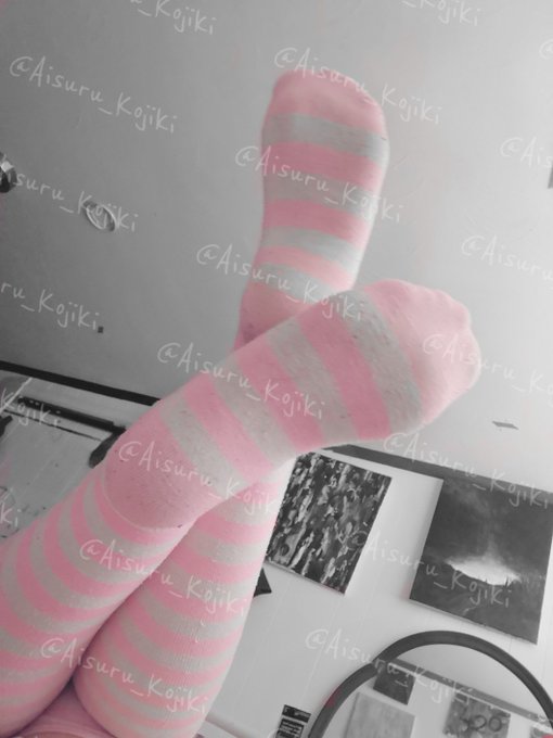 I love over the knee socks 🥰  #foot #feet #socks https://t.co/3spdQ4LPTu<a href="/tag/foot"class="tags">#foot</a><a href="/tag/feet"class="tags">#feet</a><a href="/tag/socks"class="tags">#socks</a>
