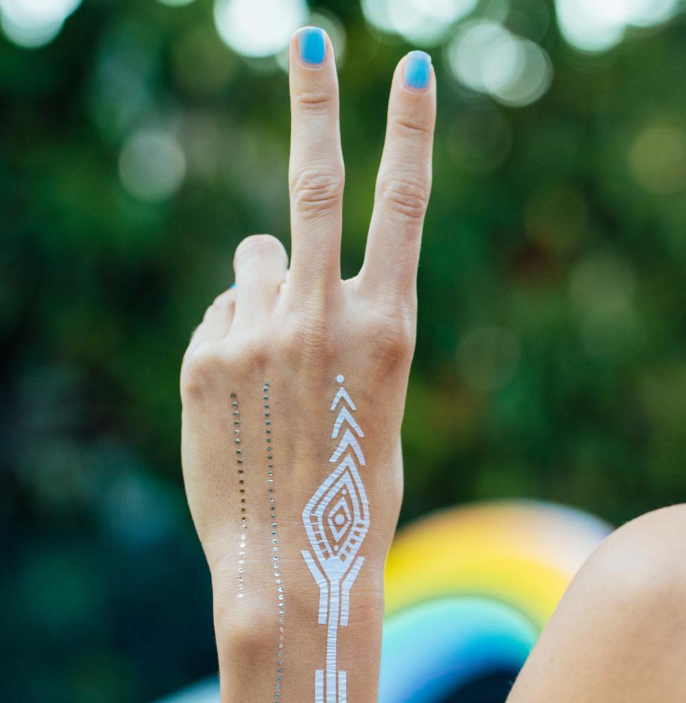 OPI_PRODUCTS's tweet photo. Warmer weather and sunnier skies, we see you and weβre ready for you. π @flashtattoos and @funboy are who weβre turning to for positive vibes! #TwoBaroquePearls #OPINeoPearl #BlueNails #SpringNails #SummerNails #ColorIsTheAnswer
Try this shade: https://t.co/KGJVVxIec9 https://t.co/Su1sM9ixTq