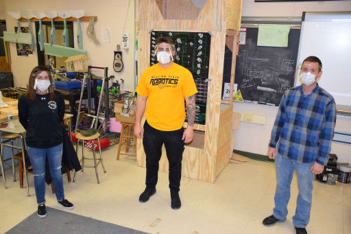 SteveBellone's tweet photo. .@WilliamFloydSD technology teachers are helping make face shields for our brave healthcare workers at @LICommunityHosp.
They are in the process of creating 500 face shields by early next week.
This is community. This is #SuffolkStrong.
Photo Credit: @WilliamFloydSD https://t.co/CB5m4Illob