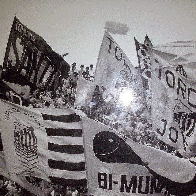 ritmodetorcida's tweet photo. #PraRecordar Torcida Jovem do Santos. Início dos anos 70. https://t.co/ATnkYWl4oB