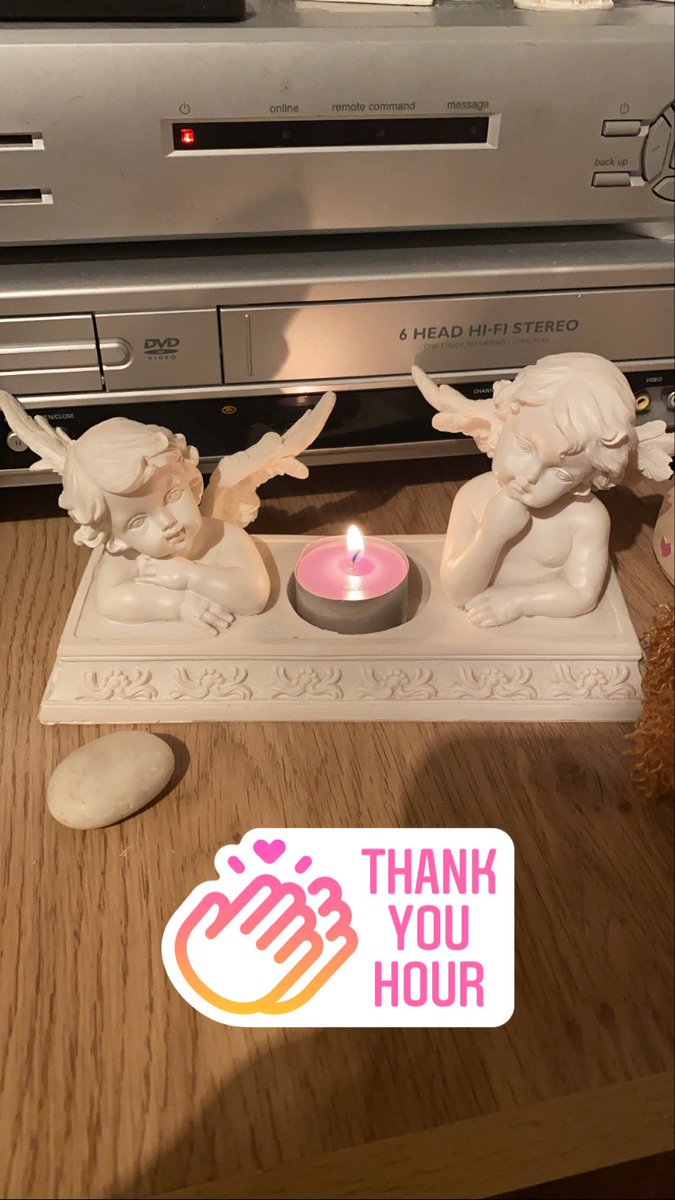 CarolNoelleRice's tweet photo. #shineyourlight 💚🌈 thank you to everyone who is fighting to keep us safe, sending positive energy and light and may You remain safe and healthy throughout this battle ... thoughts are with those who lost their life and their families 👼🏻💓🌈 #whenitsdarklookforstars⭐️ https://t.co/jfQ9aIrXqN