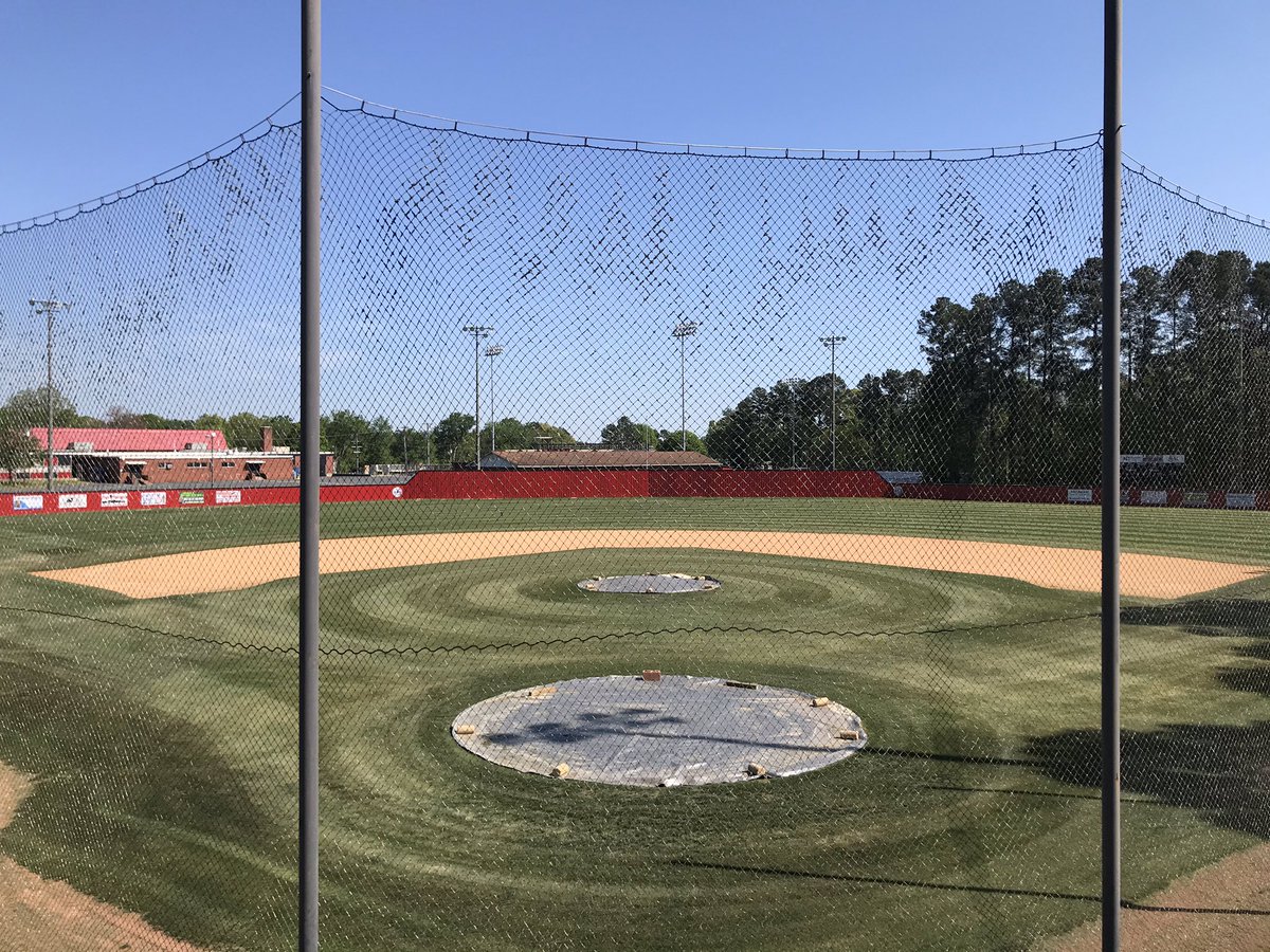 SRowanBaseball's tweet photo. Me: How ya doing?
The Field: I miss my buddies!
#SwordsUp https://t.co/MQrzfVxA71