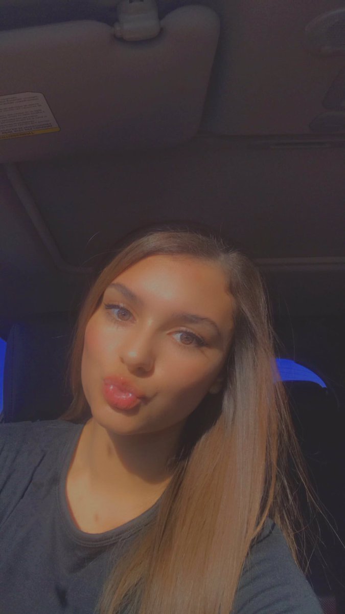 averylain22's tweet image. Missing school🤓