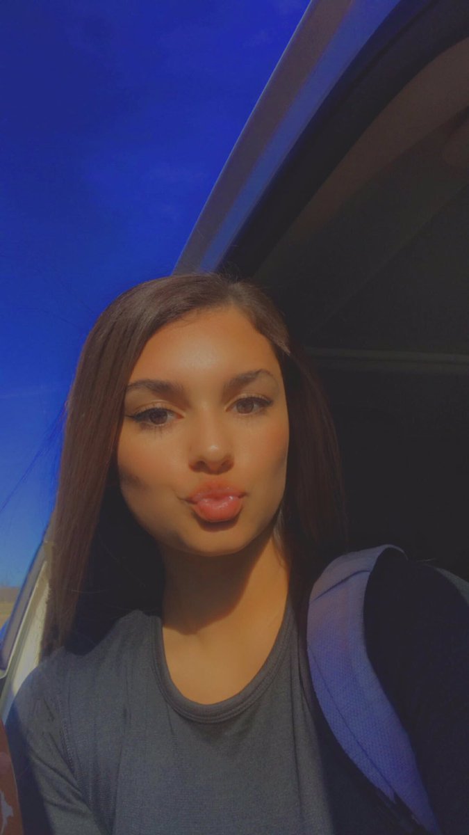 averylain22's tweet image. Missing school🤓