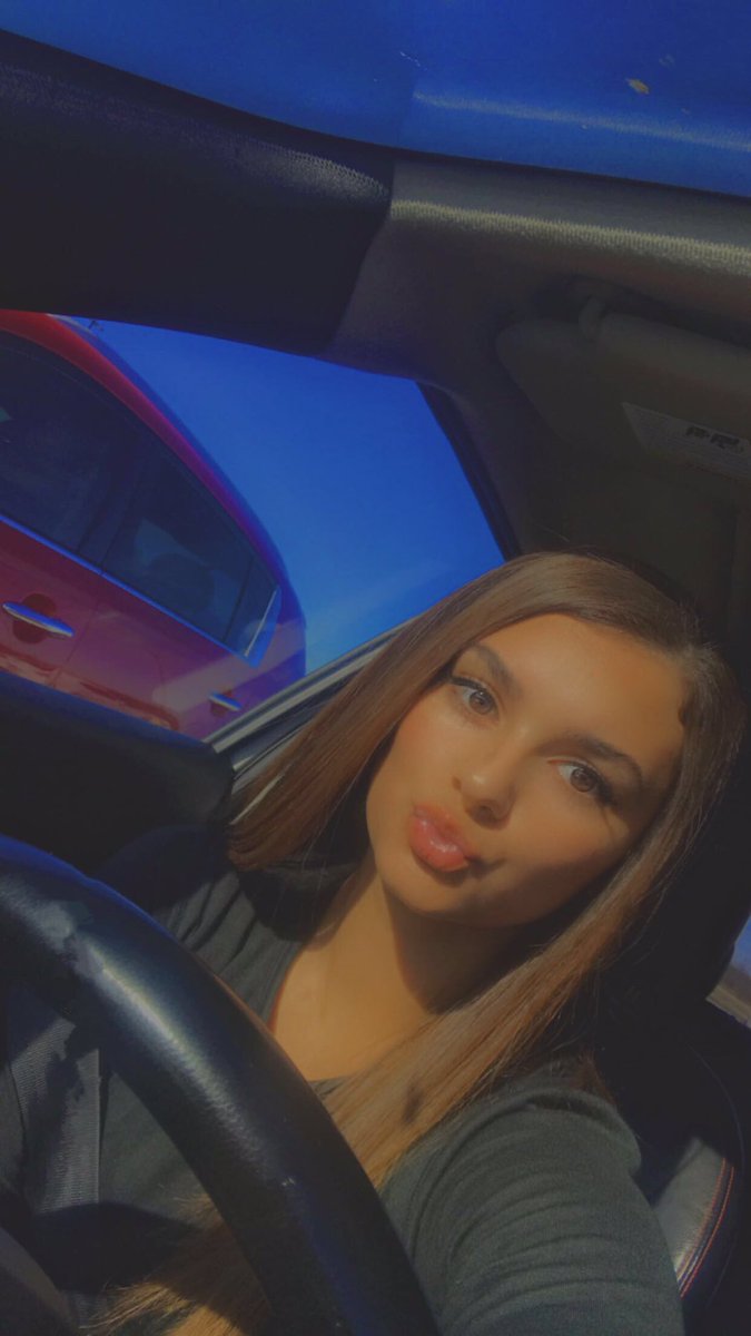 averylain22's tweet image. Missing school🤓