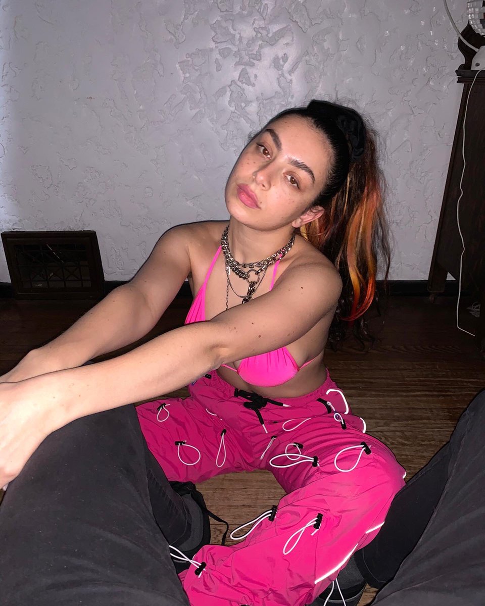 charli_xcx tweet picture