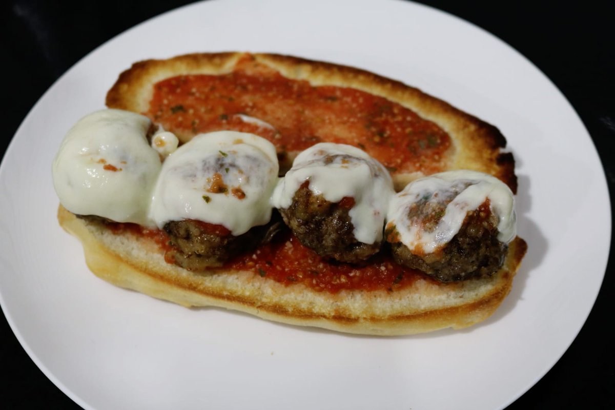 Effortless_cuis's tweet photo. Italian Meatball Sub
.
.
#foodnetwork #cheflife  #vancouverfood #foodie #homemade #masterchef #cookingathome #foodporn #eatup #gib #culinaryarts #easyfood #foodblogger #foodphotography #beautifulcuisines #goodfood #604food #meatballs #italianfood #mozzarella #subroll #tomatosauce https://t.co/WJLnETdk2l