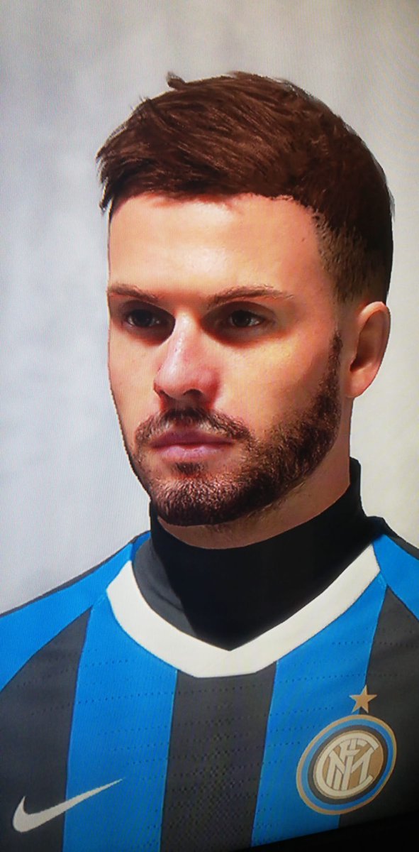 FFifindor's tweet photo. Se estrenó con un hat-trick en copa, no se complica, con el objetivo de convertirse en un MÍTICO de las filas neoazurri y a la espera de sus primeras convocatorias sigue creciendo como delantero. Admira a Zidane y el reggaetón, y se llamaaaaa MAIKELELEE FARTUKOOOO 24 https://t.co/NnTLTRzlim