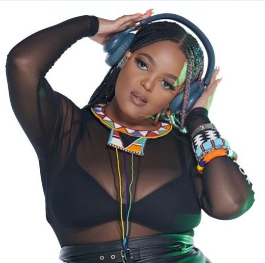 Diegochuene's tweet photo. Hit a like if you're enjoying her set #LockdownHouseParty @DBNGOGO https://t.co/HsrhxUFmAk