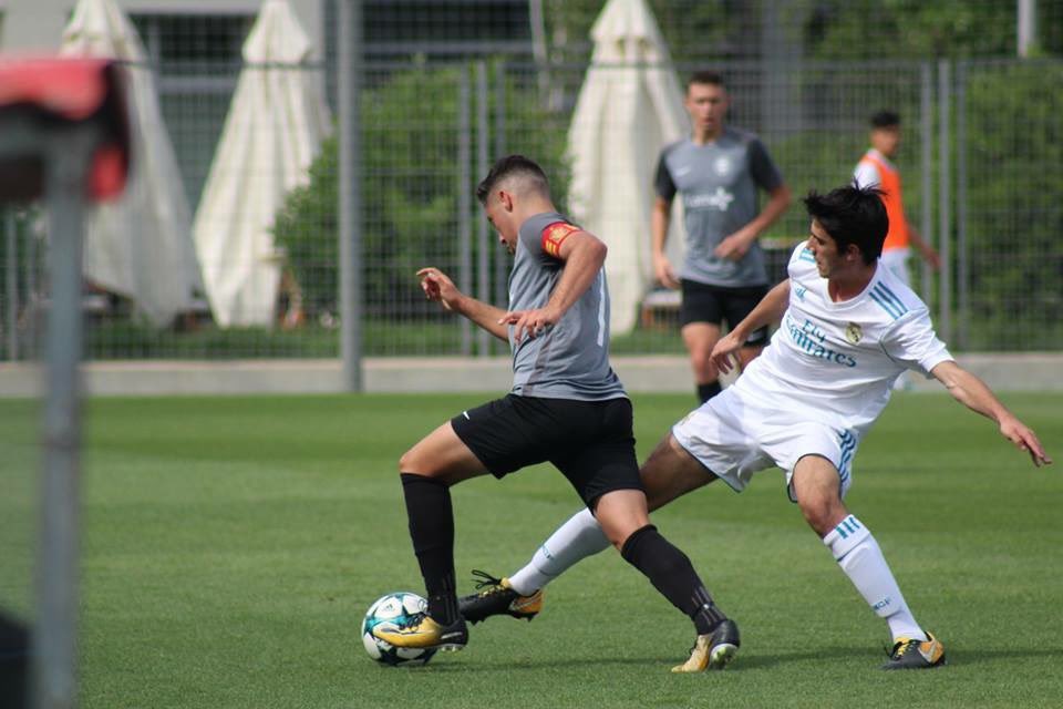 coby_isaoglu's tweet image. Thanks for the nomination @41KCopp my friend.. 
If you are a football person join the challenge of posting a footy pic, once nominated u have 24hrs to post a pic of you as a player/coach or donate £30 to charity. @ESimmons15 @PGplus44 @twebz7