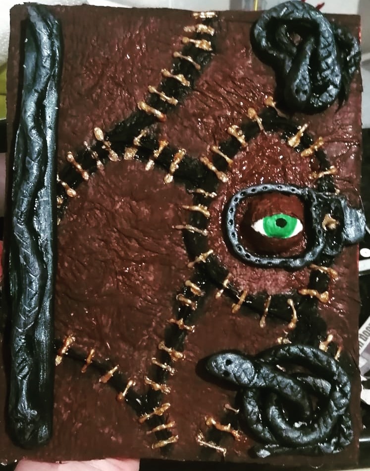 Thank you local #visualArtist Michelle Smith for a donation of #HocusPocus book (craft) from which she will pick out the name of the winner on Wednesday from donations made here justgiving.com/tracie-lawlor-… please PM us your name &amp; screenshot your donation! #cysticfibrosis