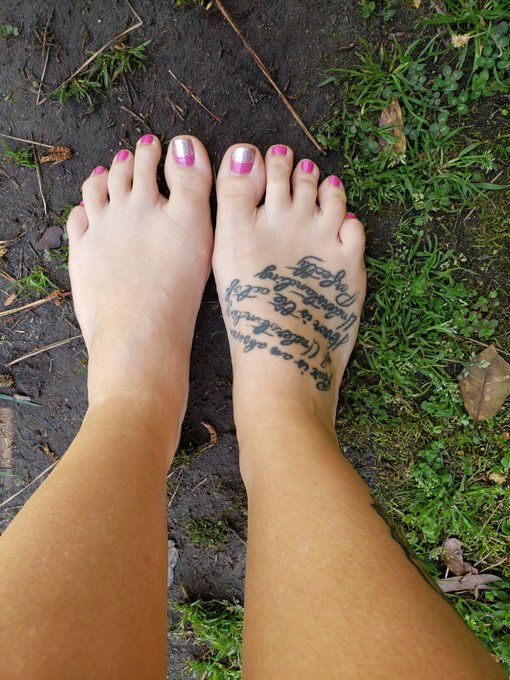 You know what's good. These feet 😈👣 #feet #footfetısh #dirtyfeet #domination https://t.co/qcYtnrZxLi<a href="/tag/feet"class="tags">#feet</a><a href="/tag/footfet%C4%B1sh"class="tags">#footfetısh</a><a href="/tag/domination"class="tags"><span>#domination</span></a><a href="/tag/dirtyfeet"class="tags"><span>#dirtyfeet</span></a>