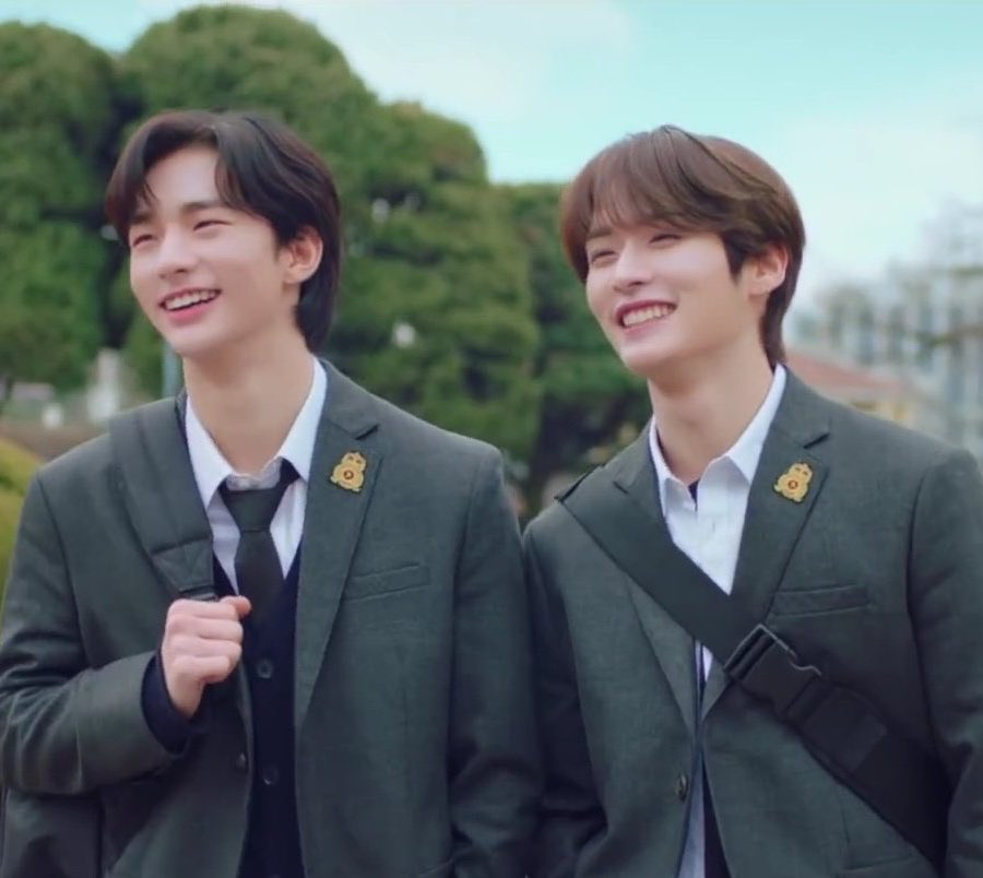 darkchangjin's tweet photo. I was reading yaoi and I ran into this manga and they look so much like hyunjin and minho in the mv I am kinda shook / hyunho
#StrayKids #minho #hyunjin #leeknow #현진 #리노는기여어  #리노  #스트레이키즈 #황현진 #스키즈 #민호 #이민호 #hwanghyunjin #leeminho #hyunho #hyunknow https://t.co/8SYX8fGibh
