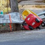 ガードレールがぼこぼこでも車体に損傷なし？!スピード出し過ぎの運転手の正体は!