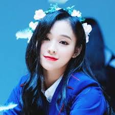 Gahyeon as Alice Cullen - Has the Gift of ForesightCan you personify the sun? Can you personify the sound of a jet? You can when you think about her, she is everything that is good and right in the world.