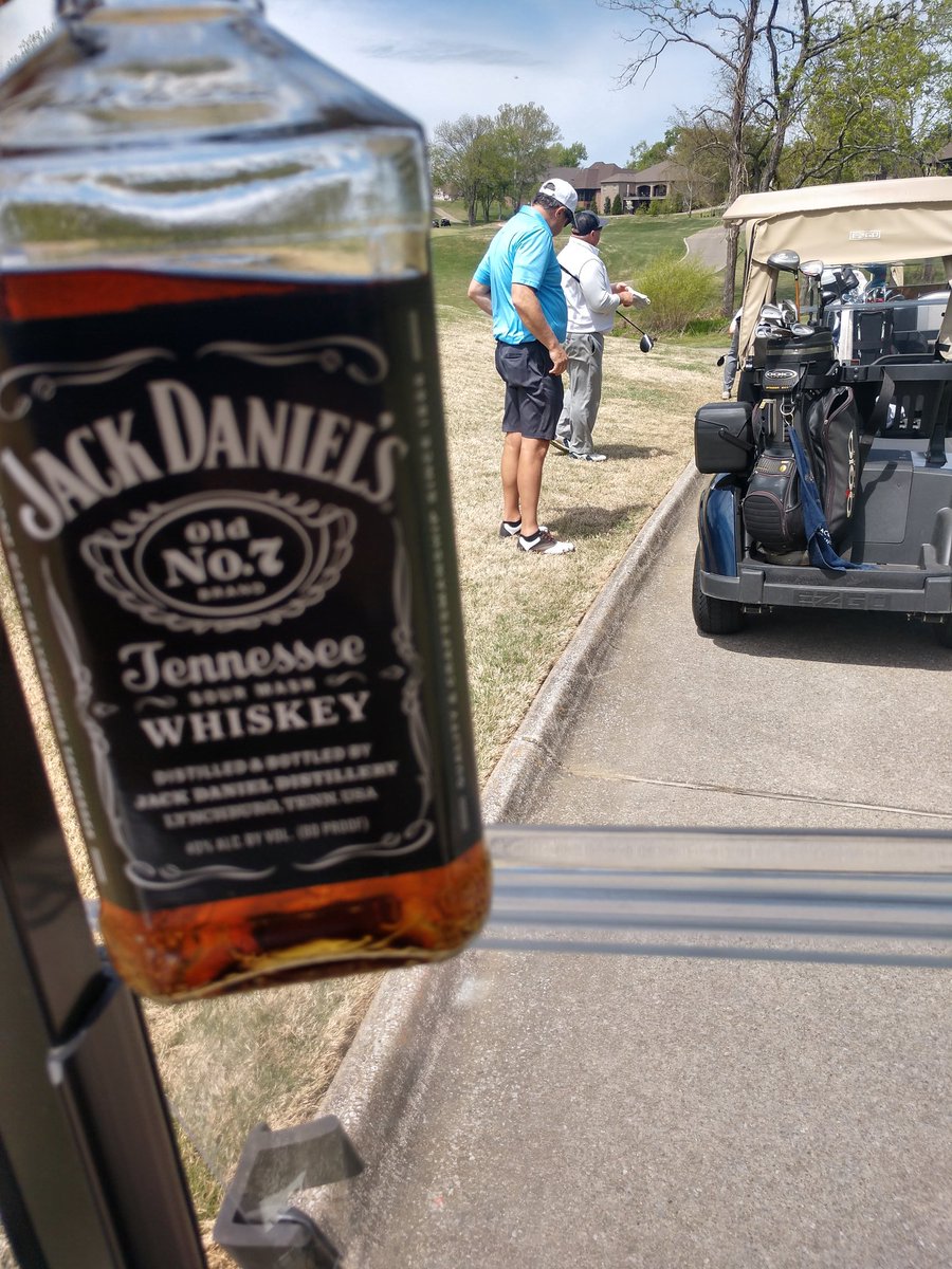 MusicCityTR's tweet photo. #SaturdayFunday @fiveoaksgcc #CourseRecordSafe #LetsPlay36 #Fore #SocialDistancing https://t.co/3LYBYIbgg6
