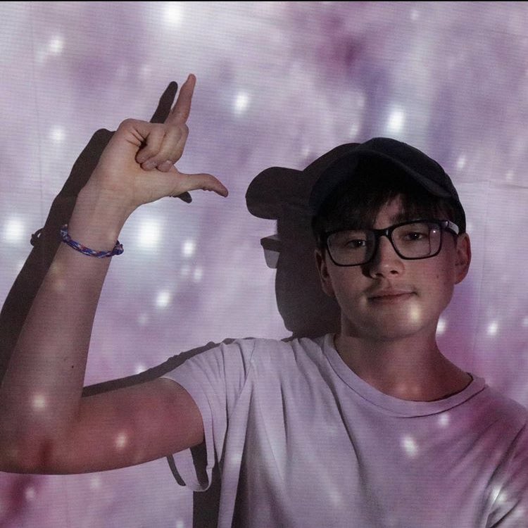 overthemoon_twt's tweet photo. Introducing our 10th member!

☾
⋆ stage name: Chrigee 크리기
⋆ birthday: 27.10.2001
⋆ nationality: Swiss
⋆ line: maknae line

#OTM #overthemoon #달이상 #switzerland #bern #swiss #kpop #dancegroup #covergroup #kpopdancecover #kpopdancepractice #dancecover #member #profile https://t.co/YsMTSaykDE