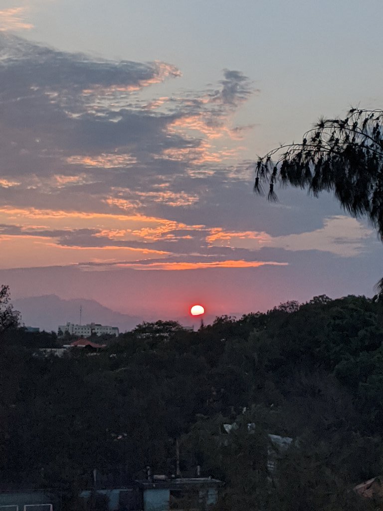 licfrankiegonza's tweet photo. No filter 🌥️👀 #SunsetRD https://t.co/qx5MZV3oT2