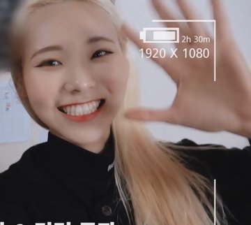 jinsoul smiling real big after seeing lip shes so cute i will pass out
