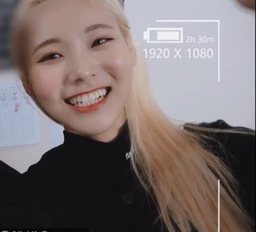 jinsoul smiling real big after seeing lip shes so cute i will pass out