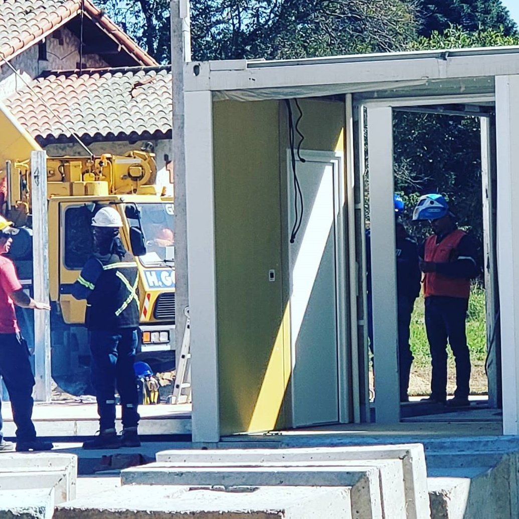 silvinafrana's tweet image. En el viejo #HospitalIturraspe la DPV finalizó los trabajos de reparación de las calles internas para el ingreso de ambulancias.

Y en el #HospitalModular de Granadero Baigorria finalizaron con la colocación del primer panel modular.

Mirá estas otras 👇

santafe.gob.ar/noticias/notic…