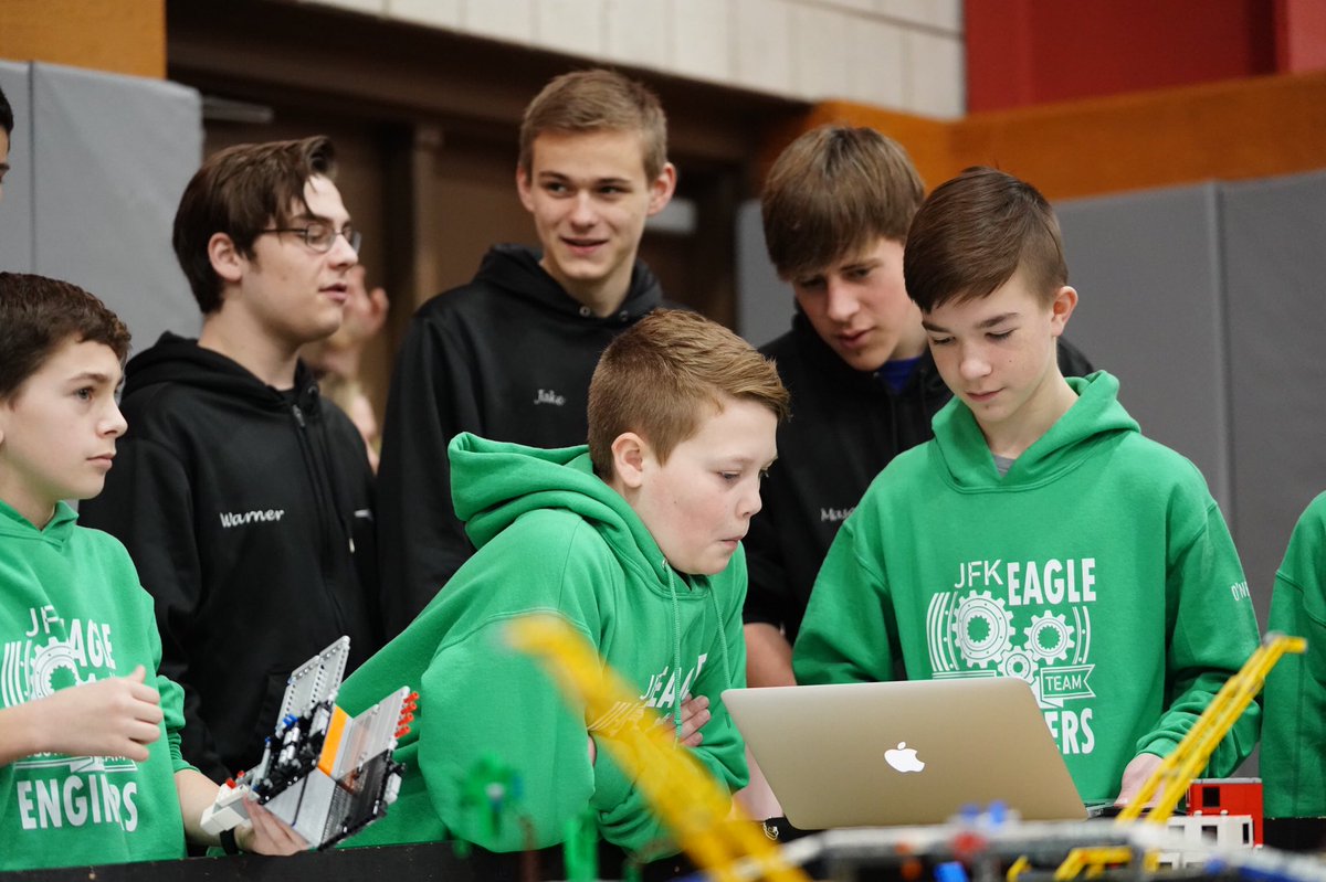 FIRST Team 195 tweet media