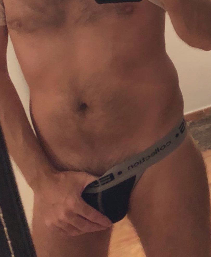 bonesbcn's tweet photo. Aburrido en casa #morbo #morbobcn #morbogay #jockstrap https://t.co/WyTW8BiDOt