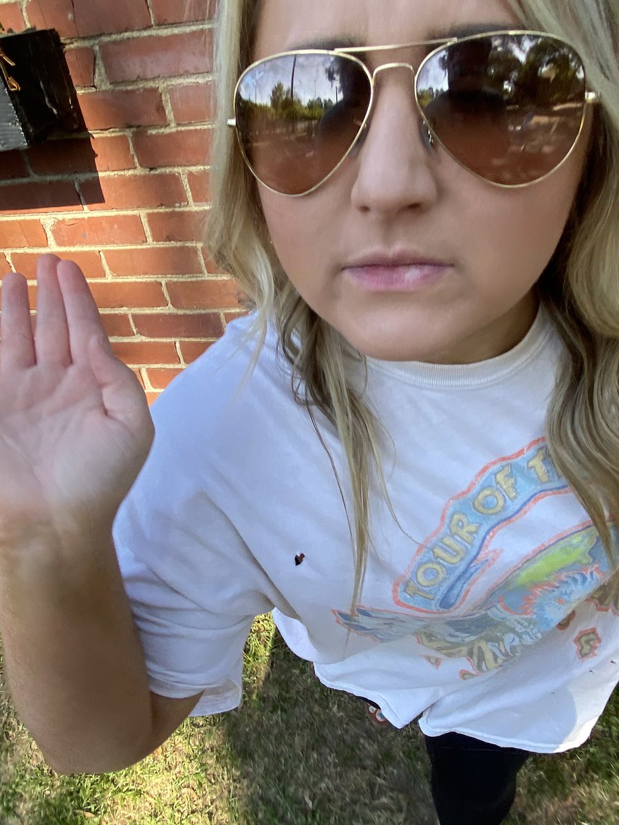 laneyat's tweet photo. When you try to train your boyfriend to take cute pics of you and he tries to get candids instead https://t.co/rz92izb9Q4
