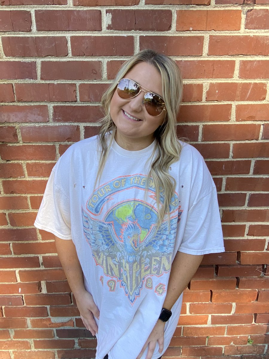 laneyat's tweet photo. When you try to train your boyfriend to take cute pics of you and he tries to get candids instead https://t.co/rz92izb9Q4