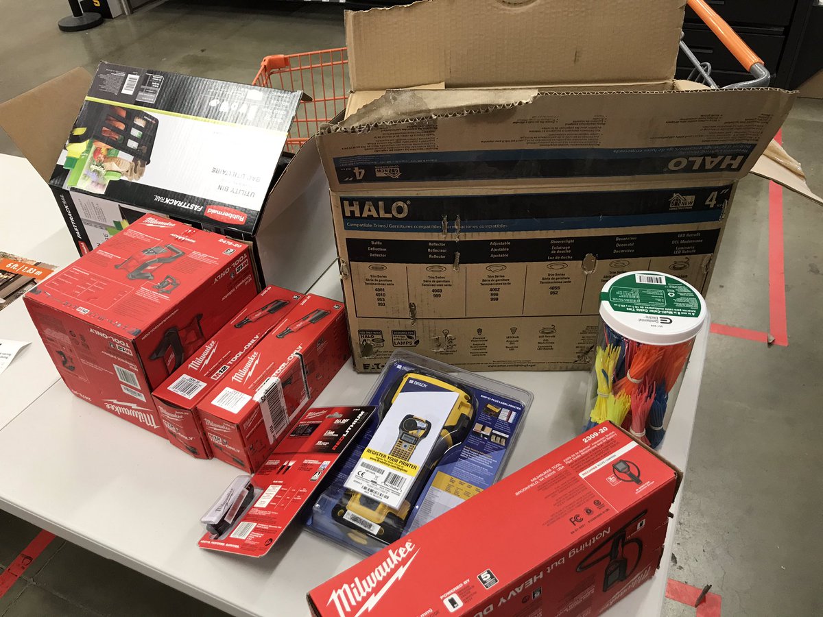 In the mist of everything and fighting the lines our cashier Andrea using L.I.S.A. and partnering with AP John said not today sir!!! Not today!!!