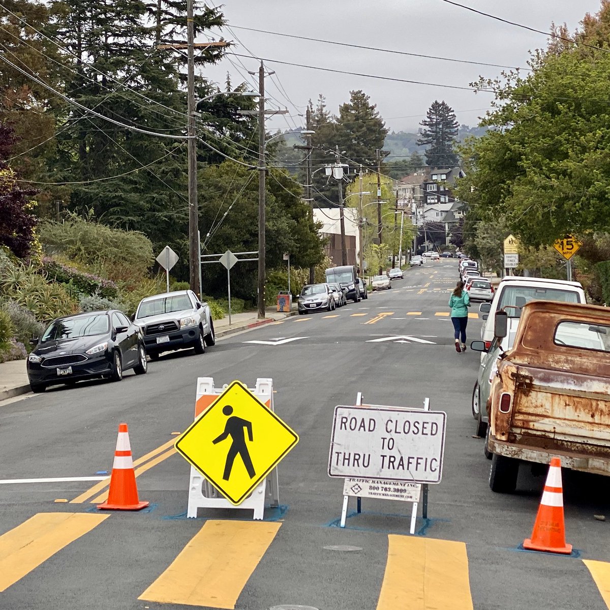 Proud of  @OakDOT today. I personally struggled with what our approach should be, but Oakland's Slow Streets program hits the exact right notes: don't  #bancars but do  #slowstreets by discouraging thru traffic on residential streets.   https://www.oaklandca.gov/projects/oakland-slow-streets