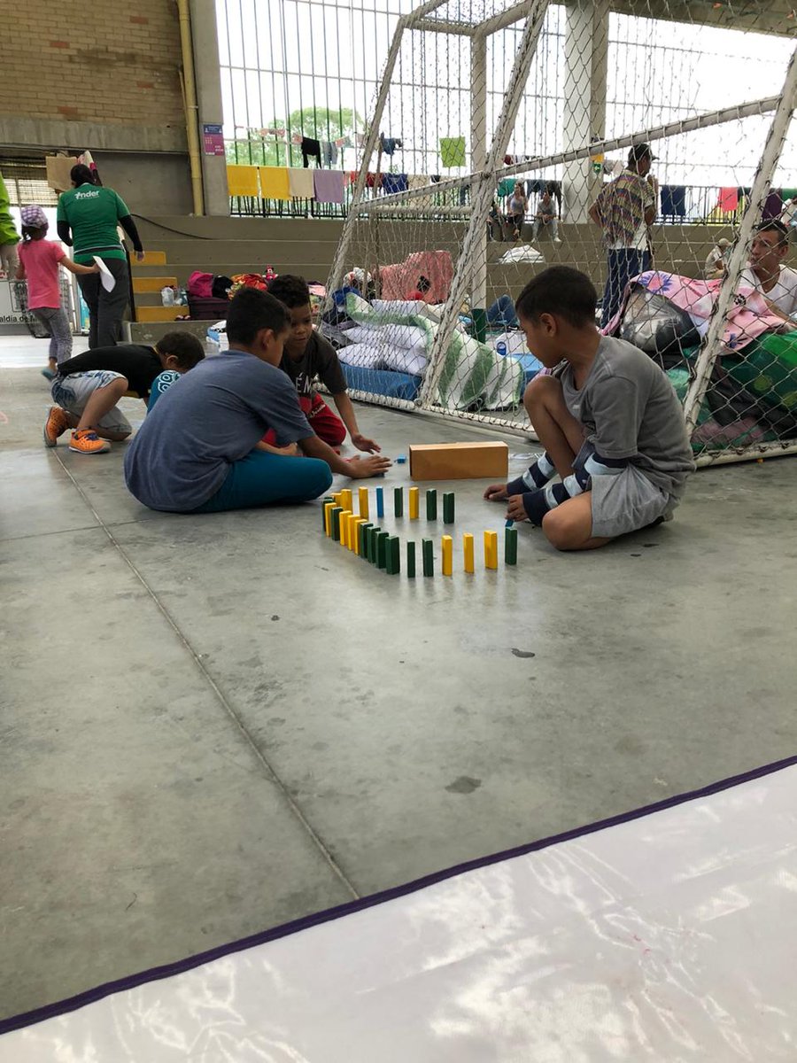 INDERMEDELLIN's tweet photo. 🎲 Con actividades lúdicas llevamos recreación a todos los niños y niñas que se encuentran en el albergue del Coliseo Florencia.🧒🏻 Trabajamos unidos por Medellín. 🙌🏻

#ElINDERSeSiente🎉 https://t.co/F6UeIjvItQ