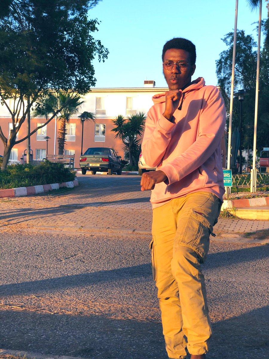 itz_emess's tweet photo. Need a cut ✂️ https://t.co/xqJlVrb7yM