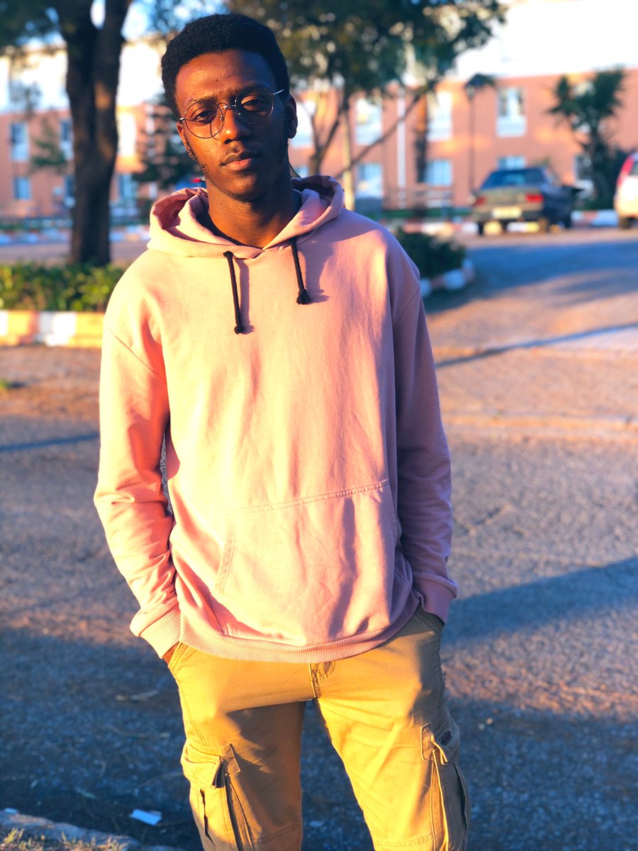 itz_emess's tweet photo. Need a cut ✂️ https://t.co/xqJlVrb7yM