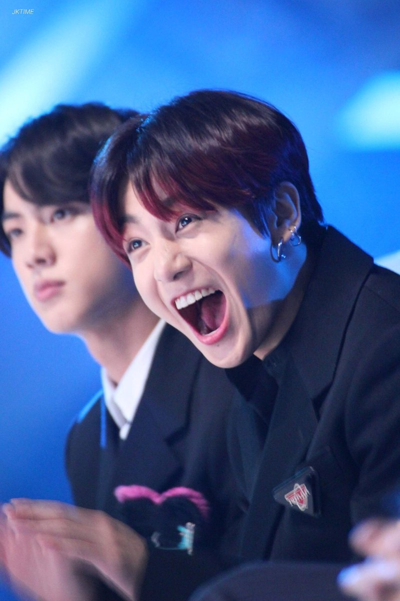 jungkook’s sparkly galaxy eyes; a thread  @BTS_twt