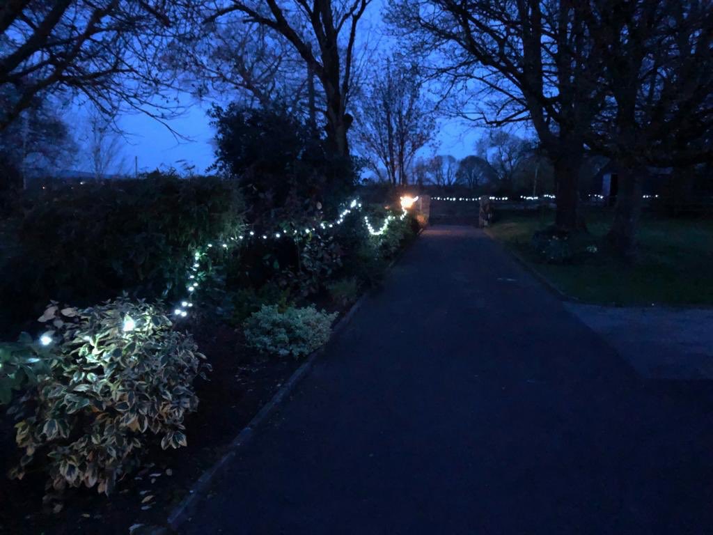 Emma_Burns97's tweet photo. #ShineALight our lights in Killonan ❤️❤️❤️ @GrahamBurns2013 well done 🌟🌟🌟 https://t.co/PtKPnVdple