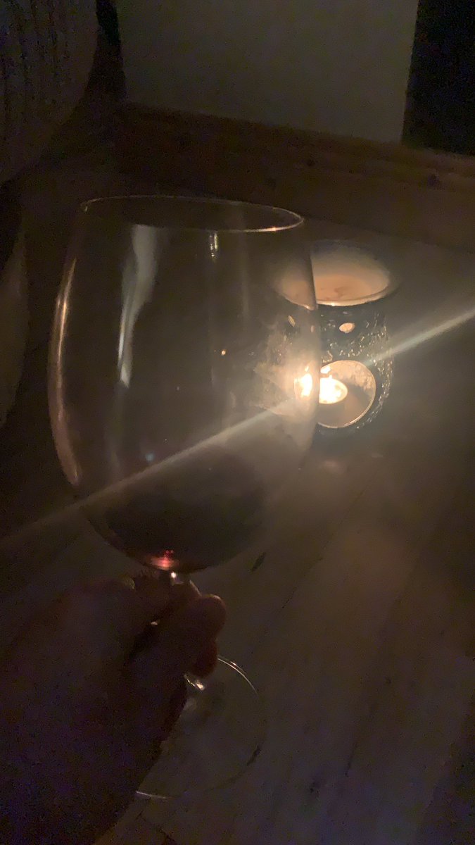 marklacey75's tweet photo. Shine the light keep safe and stay at home #myhouse2yourhouse #Covid_19ireland https://t.co/WuEmNnn9Av