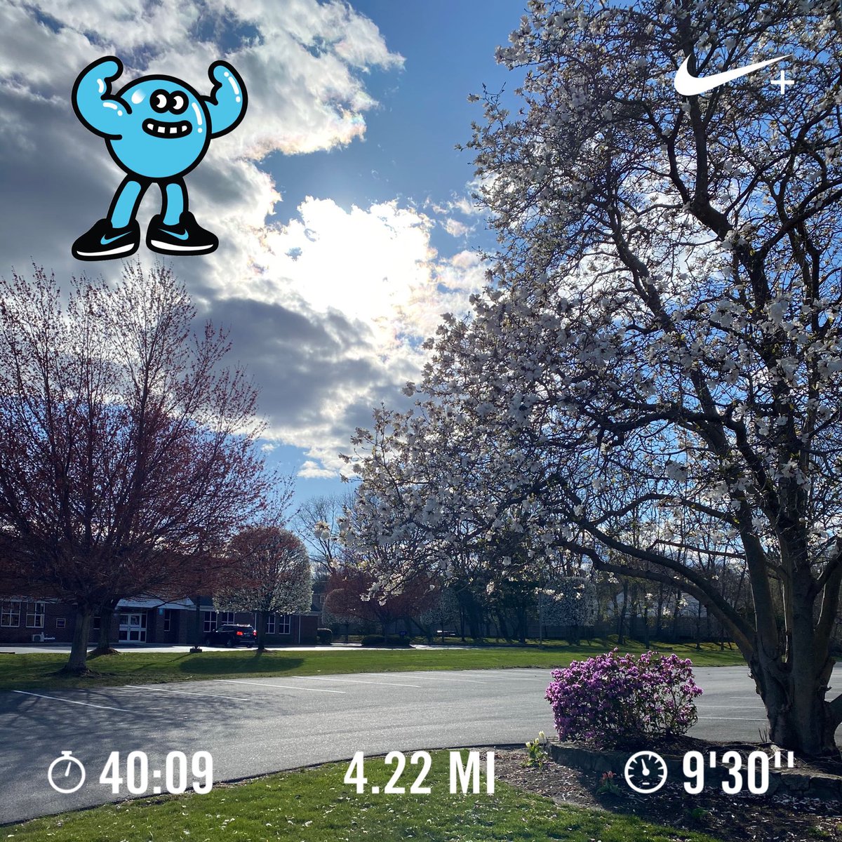 bjones26_2's tweet photo. 4.22 miles at a recovery pace. Being mindful of a few persistent injuries. Flowers blooming 🌼 #nikerunclub #omotenashi #getmorefit #socialdistancing https://t.co/7iwIPrdgym
