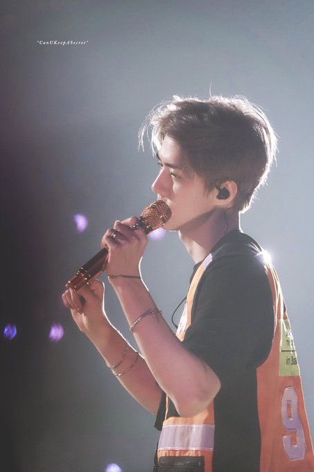 HongLinhHng4's tweet photo. Sehun của Aeri sinh nhật vui vẻ 🎂 #봄바람같은_세훈아_생일축하해 #HappySehunDay @weareoneEXO #GoldenSehunDay https://t.co/KPZBLU9ZZR