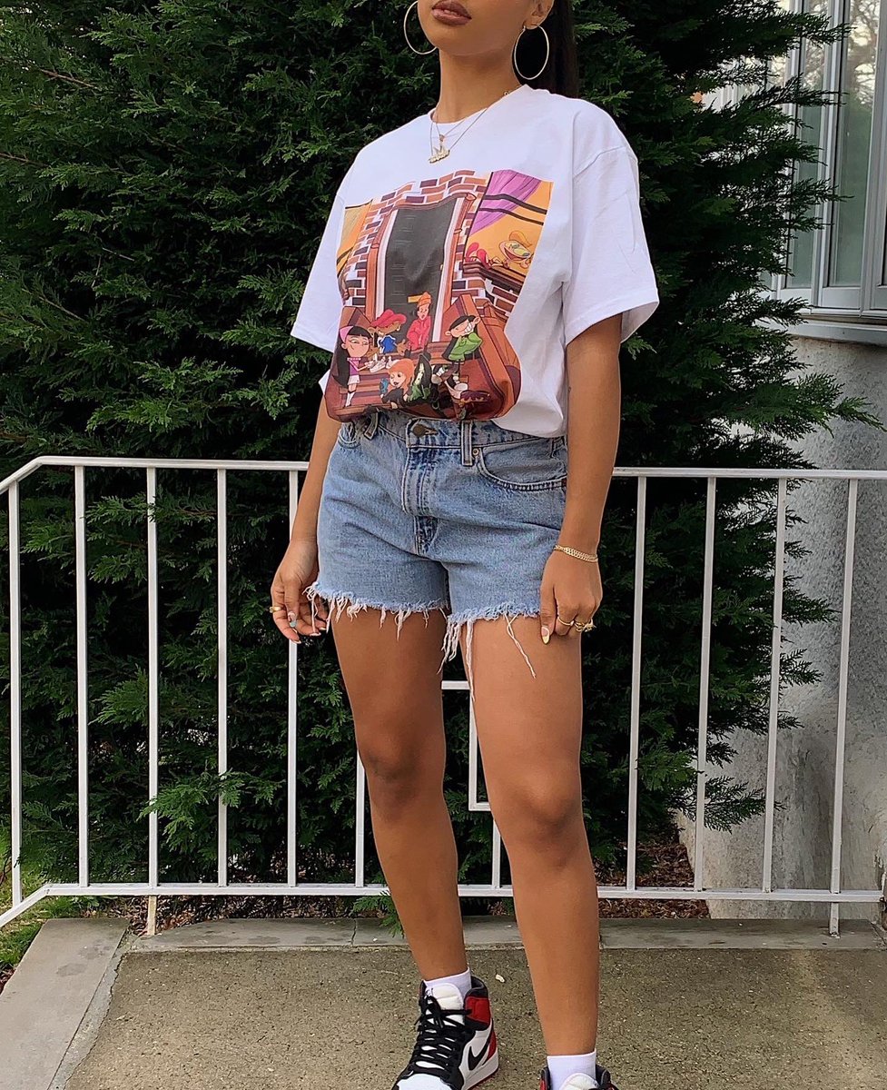 3 ways to style the CBM 90’s Graphic T’s— shirts available now on couldbemaria.com ❤️