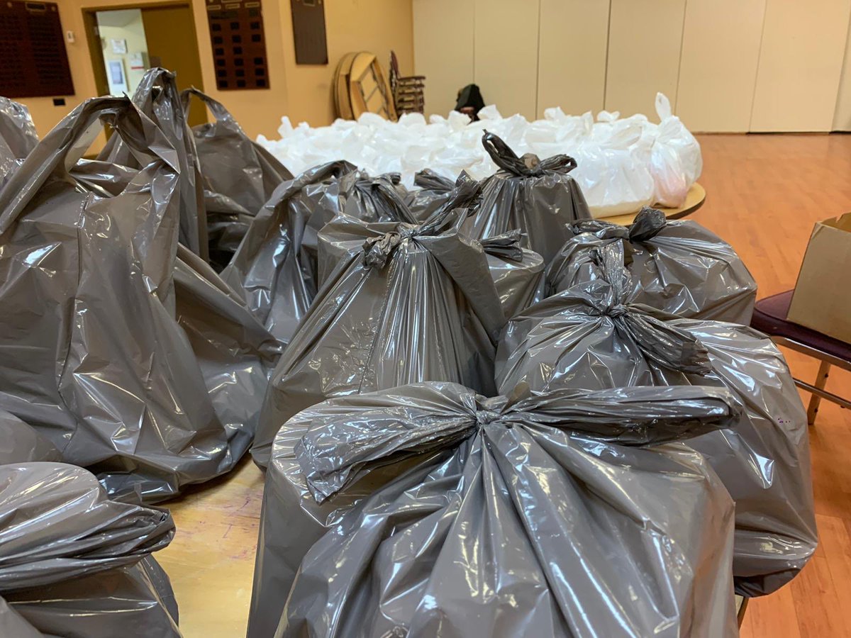 jca_president's tweet photo. Our small but mighty team did it again. Another 170 meals made and delivered with love. @JCA_Ontario and our partners are meeting some very special seniors and other members of our community from a safe distance. Community Meal Initiative team, you rock. Nuff respect. https://t.co/ZecA9UyuDG