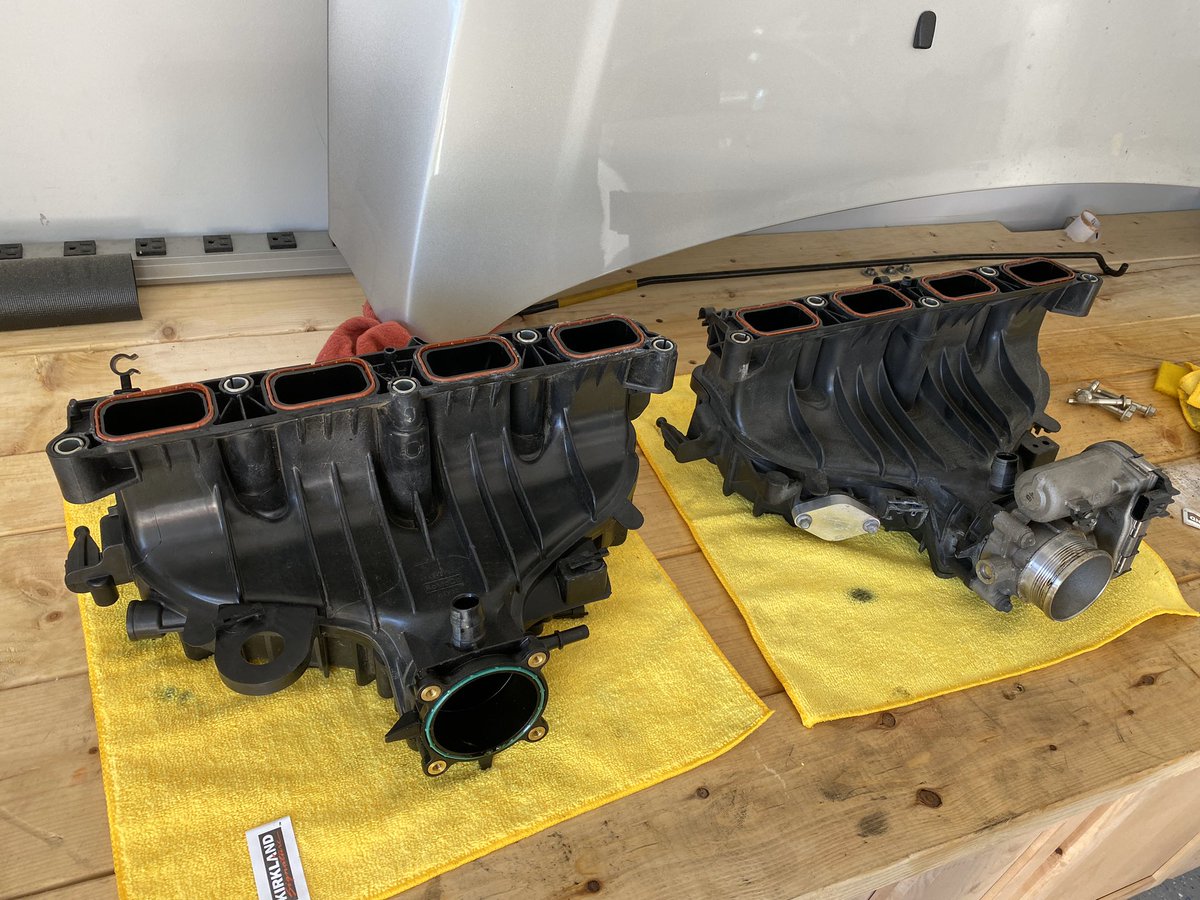 Escape intake manifold vs Focus ST intake manifold. As far as I can tell, the runners are identical, main differences is in some of the external fittings and mounts.