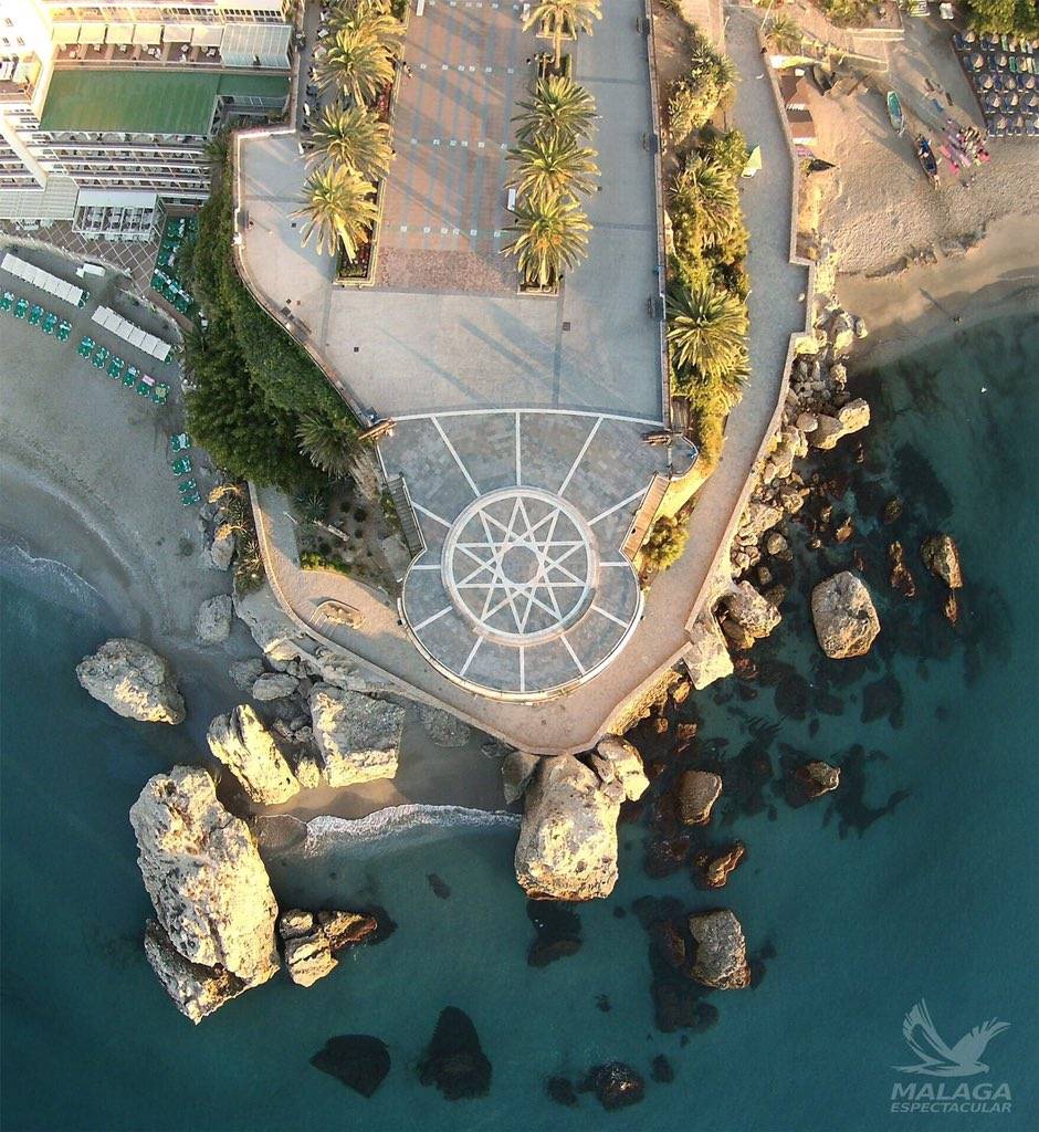 OrgullodeMalaga's tweet photo. El Balcón de Europa, uno de los lugares más bellos de la #CostadelSol. 
Foto: @MLGespectacular 
#Nerja #SienteMLG https://t.co/6vtwzrRqUe