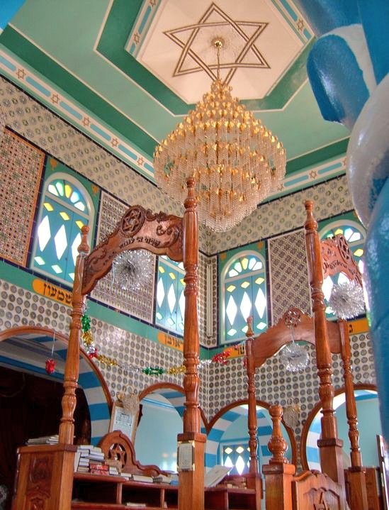 Sephardi Jewish Architecture:1.Synagogue of La Ghriba , Djerba (South East): an annual pilgrimage site 2. Synagogue of Zarzis (South East)3.Synagogue of La Marsa (North)4. Great Synagogue of Tunis (North)