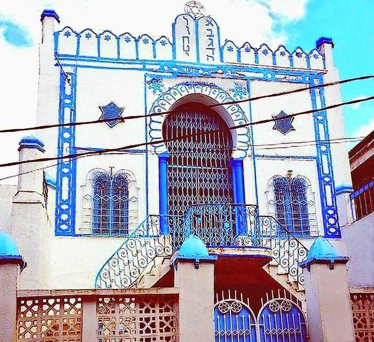 Sephardi Jewish Architecture:1.Synagogue of La Ghriba , Djerba (South East): an annual pilgrimage site 2. Synagogue of Zarzis (South East)3.Synagogue of La Marsa (North)4. Great Synagogue of Tunis (North)